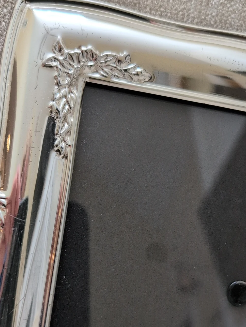 Vintage Silver Ornate Photo Frame - Elegant Home Accent 5 x 7 Photo Opening